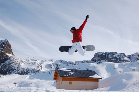 snowboard-over-house-nexus-wallpaper